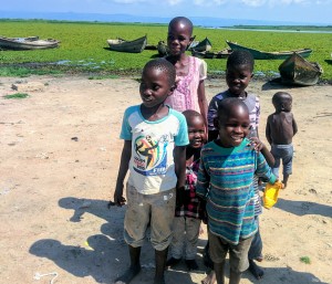 Young kids in the fishing village of Wanseko, in western Uganda [Photo: Suzanne York]